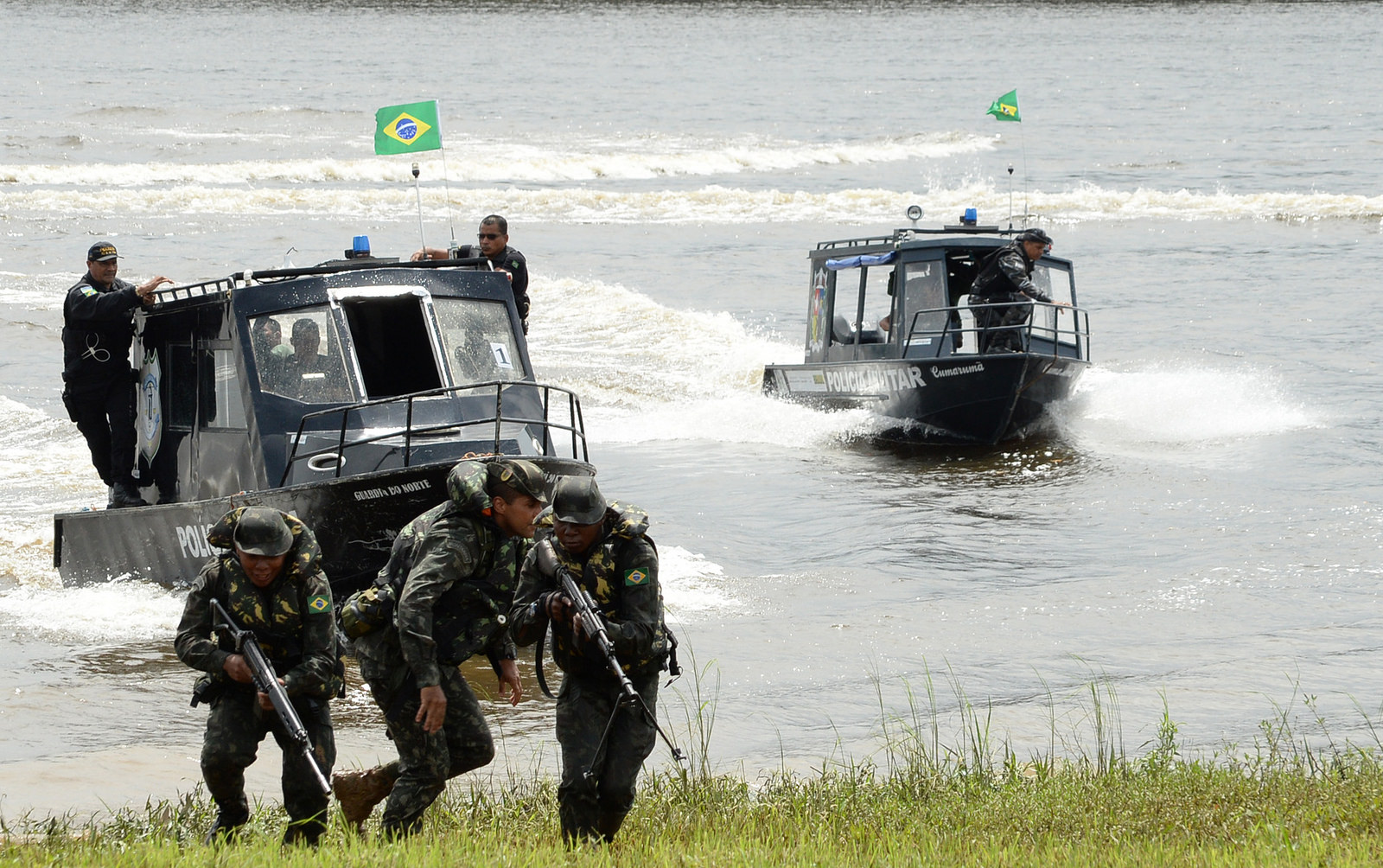 Paraná integra operação do Exército nas fronteiras com Paraguai e