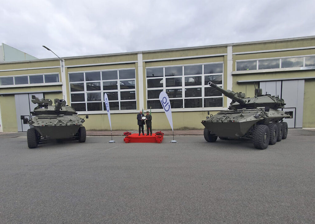 Entrega do lote piloto da VBC Cav Centauro II na Itália