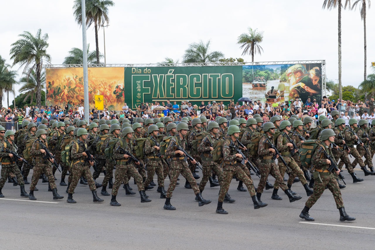 Grandes Brasileiros: Engesa EE-34 é militar de carreira que ainda