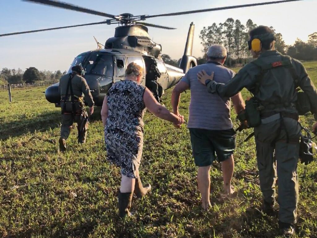 Exército Brasileiro presta socorro à população do Rio Grande do Sul