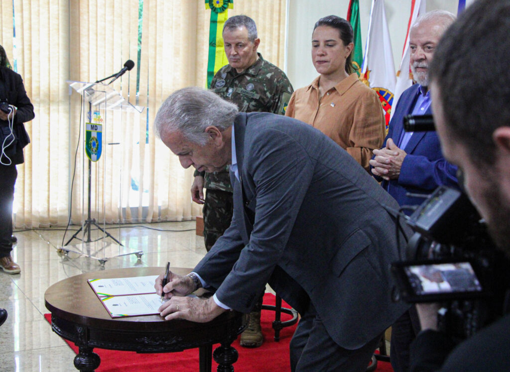 CMNE recebe Presidente da República para assinatura de Termo para construção da Escola de Sargentos do Exército