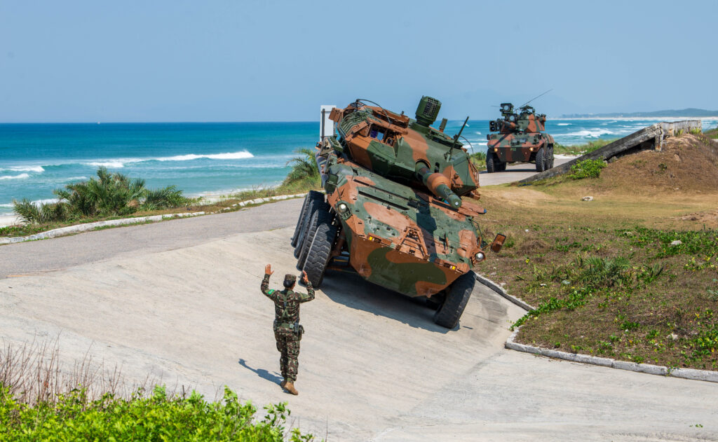 Exército Avalia Centauro II e Cascavel NG e Batiza Míssil Max - 1