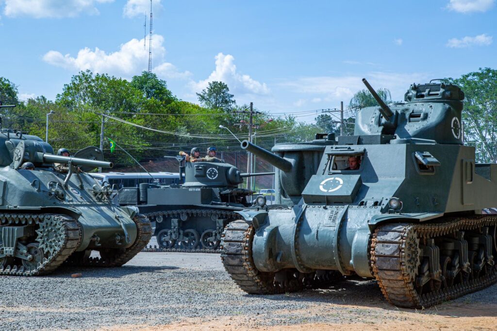 Encontro de viaturas militares antigas celebra os 80 anos da FEB